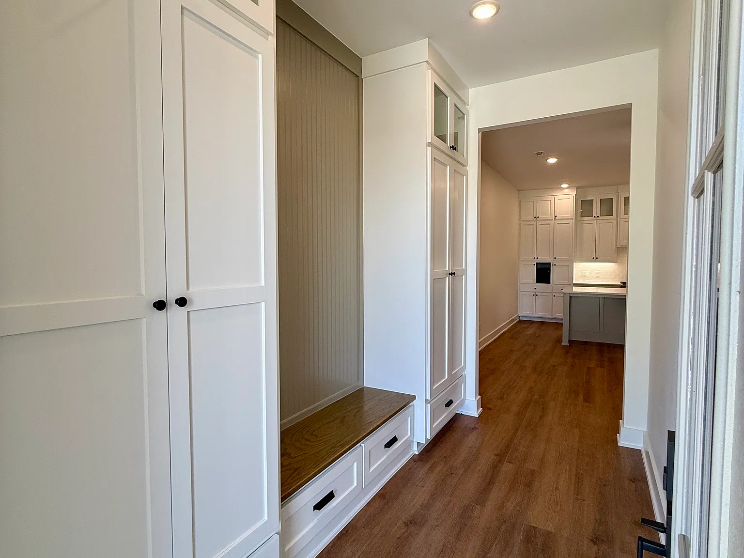 3 bed, 2102 sqft, $3,200 — Photo 3