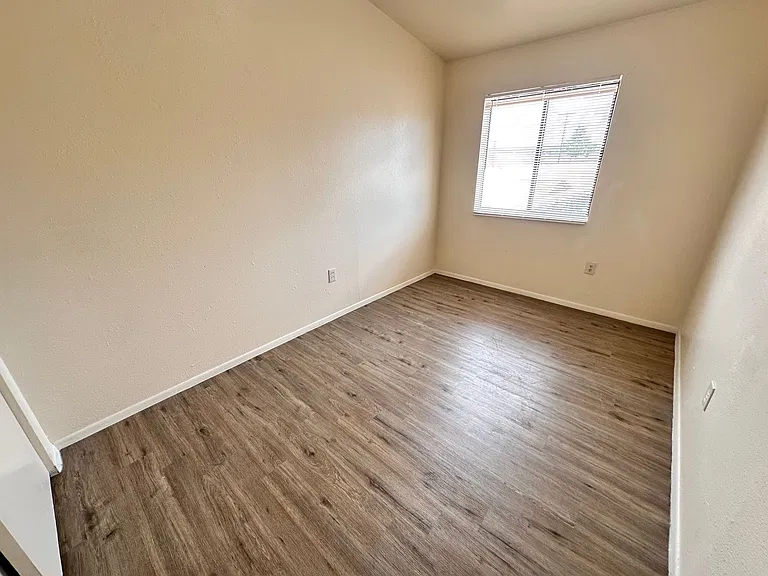 Flora Vista — Photo 17