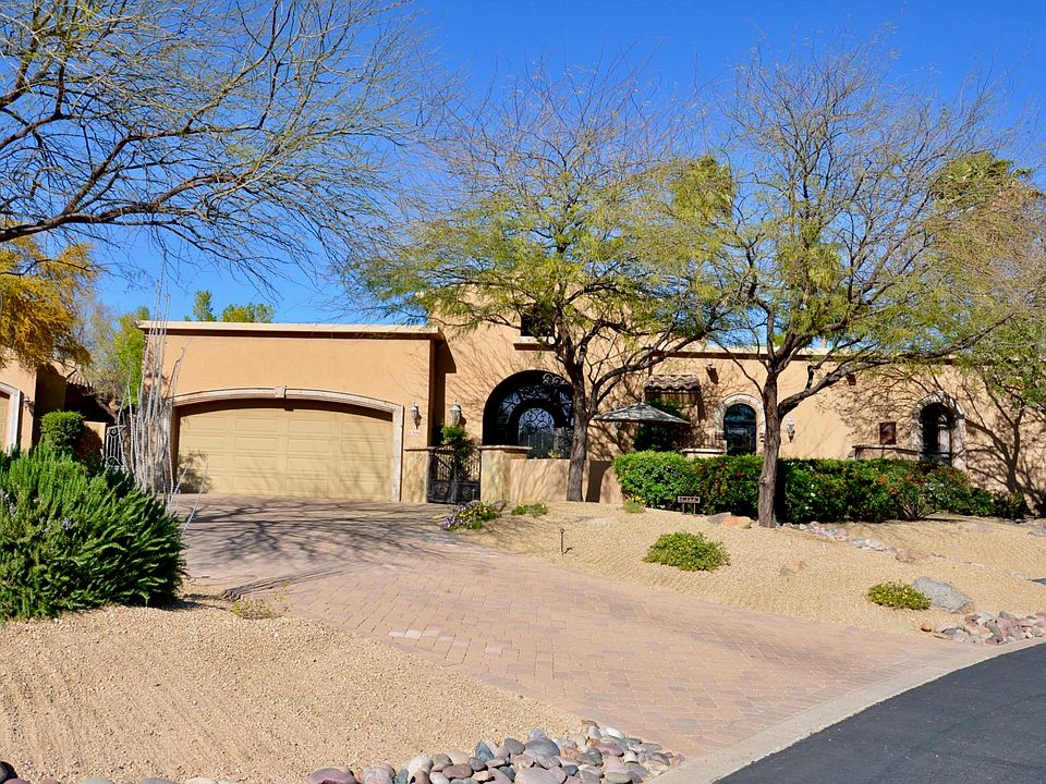 Lovely curb appeal  and corner lot