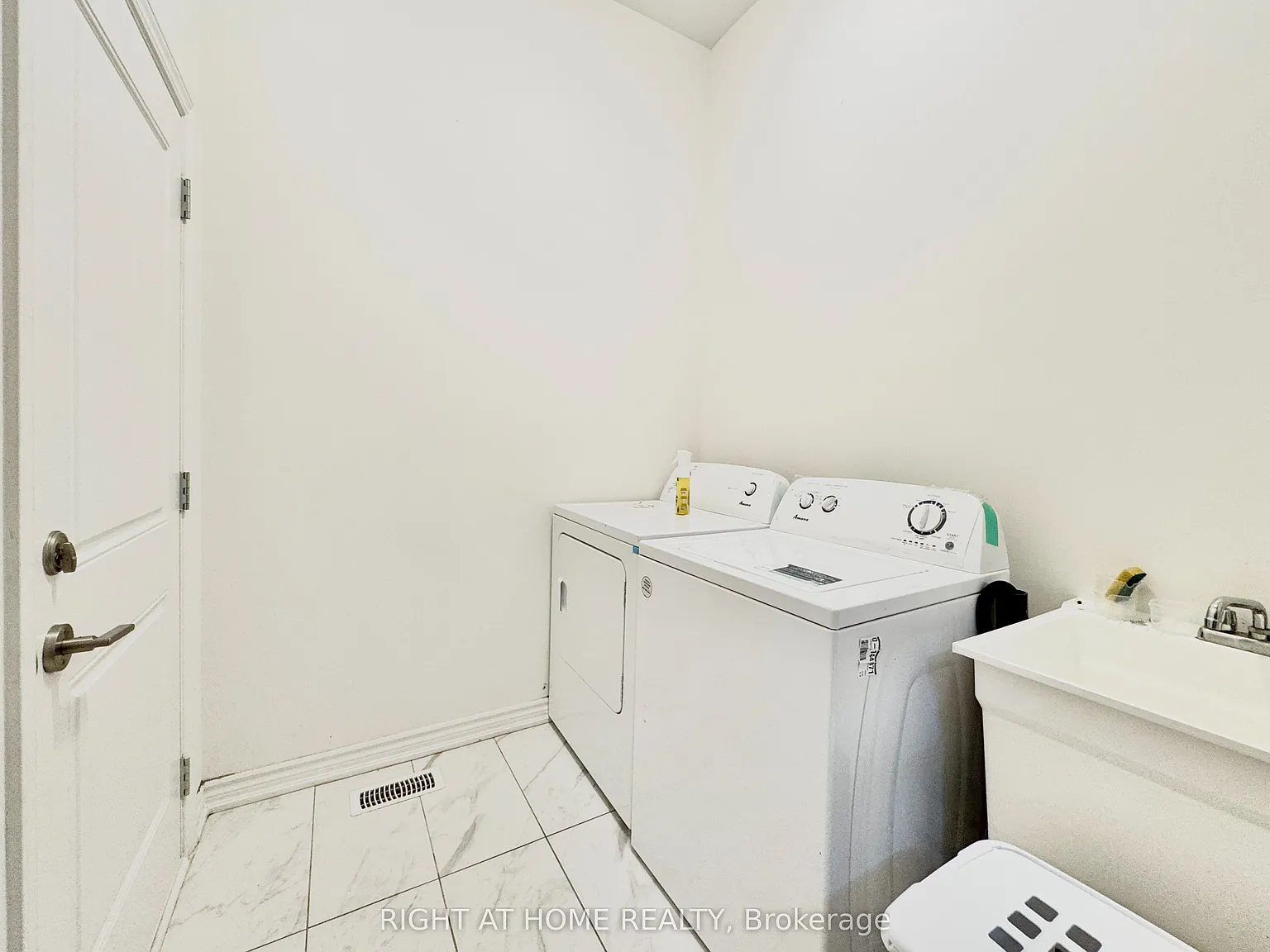 4 bed, $3,000 — Photo 4