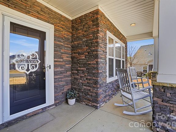 2nd image of 1338 Whistling Ln
