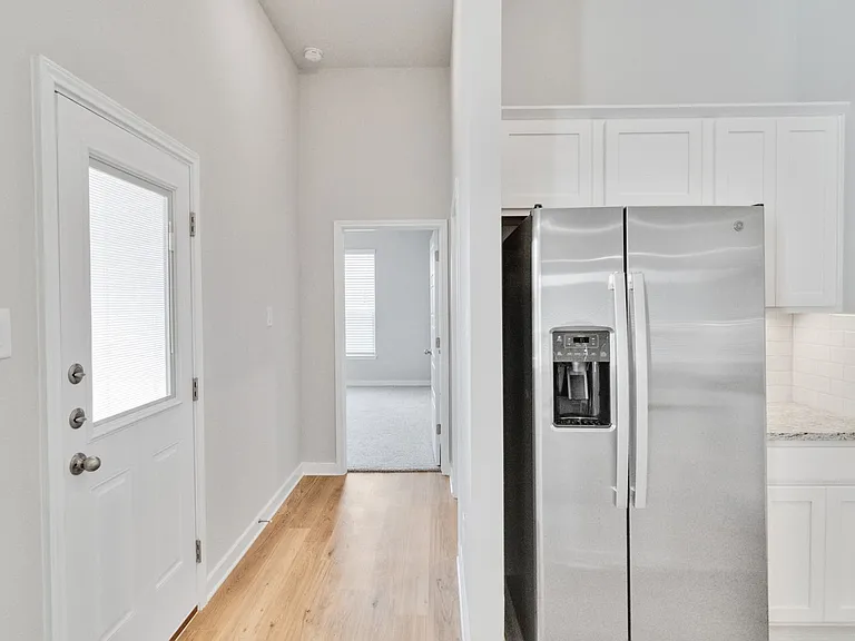 830 Staglin St #B — Photo 11