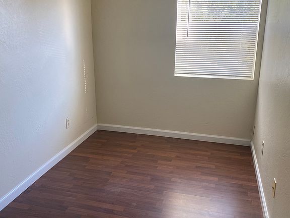 4th image of 491 Kentucky St