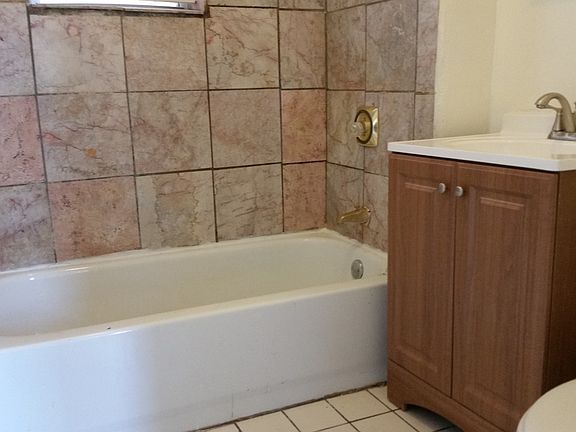 2nd image of 2511 W Le Moyne St #2