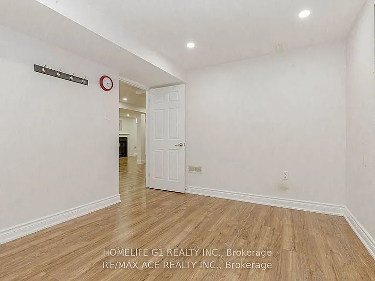 1319 Greenwood Cres — Photo 15
