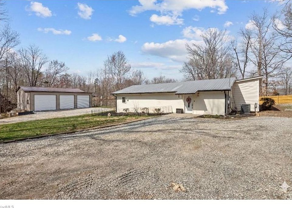 1st image of 901 Decker Rd