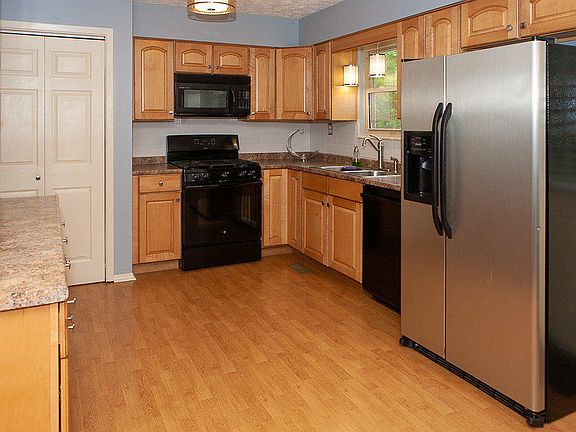 3rd image of 3425 Clayton Ct