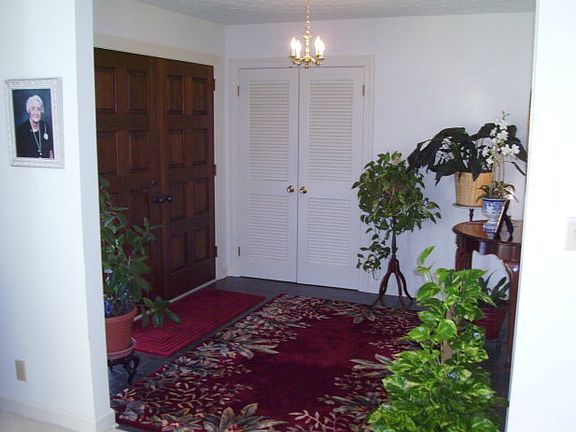 3rd image of 203 Lakeview Dr