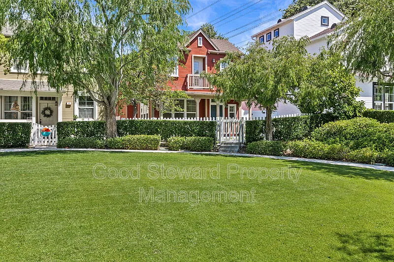 3 bed, 2.5 bath, 1460 sqft, $4,300 — Photo 3