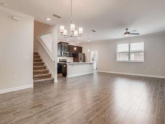 2nd image of 10042 Memoir Ave