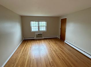 14 Concord St APT B, Glastonbury, CT 06033