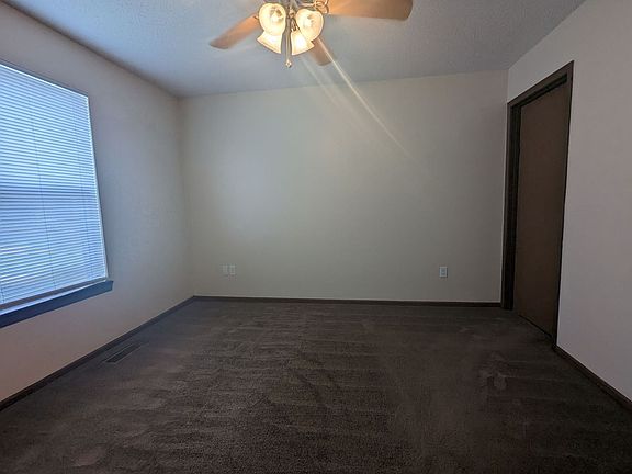 5th image of 3000 N Kentwood Ave #31