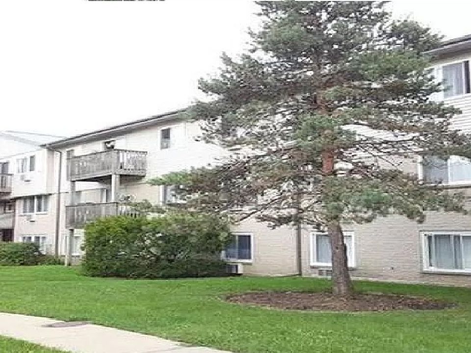 3 story building with elevator
