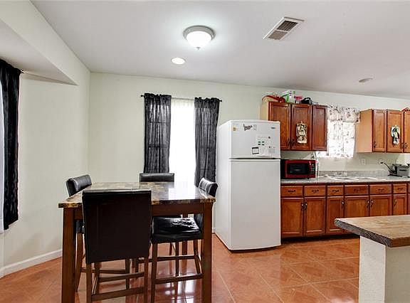 4th image of 7820 Pebble Dr