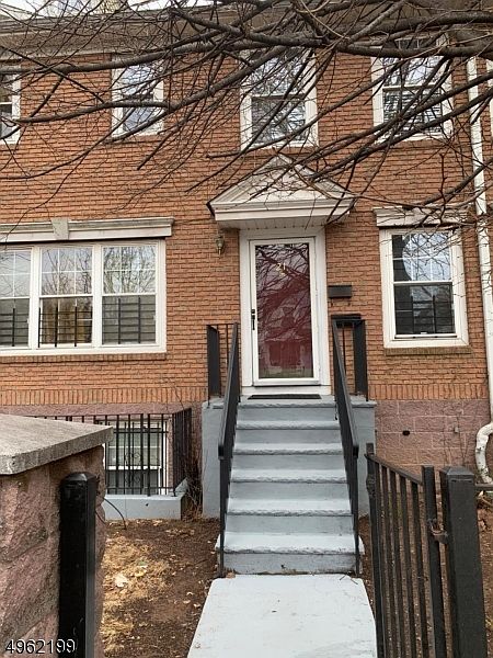 1st image of 21 Holland St #21