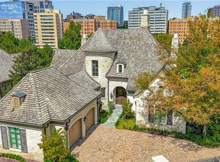 711 Ward Pkwy, Kansas City, MO 64112