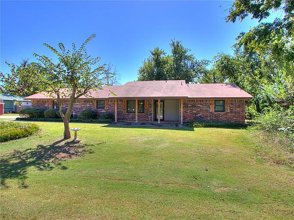 3rd image of 1708 E Lily Ln