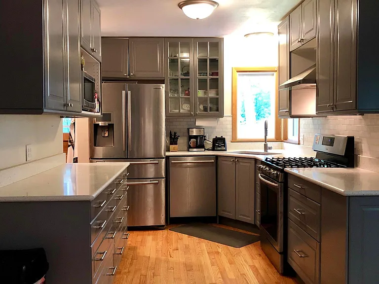 3240 Scott Ave N — Photo 1