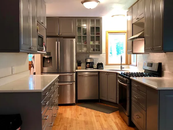 3240 Scott Ave N, Golden Valley, MN 55422