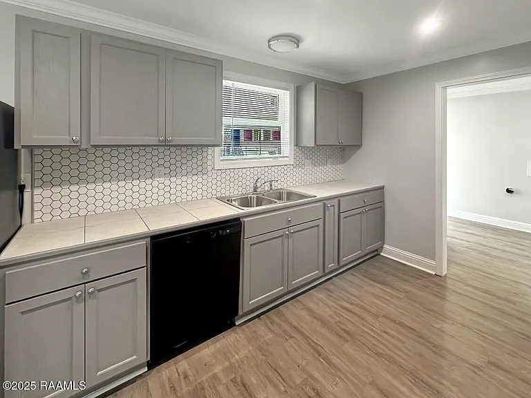 115 Margaret St — Photo 2