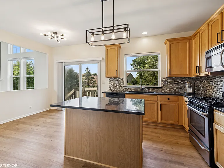 kitchen/ dining area