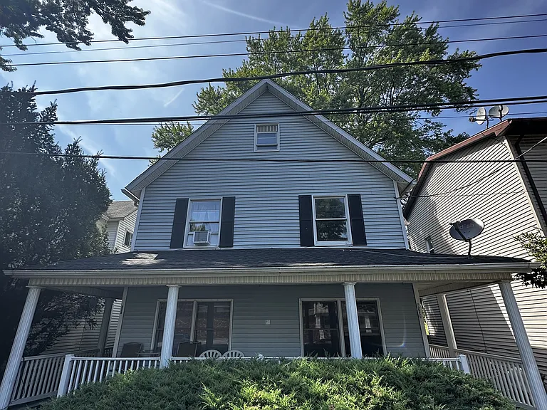 1533 Ross Ave — Photo 1