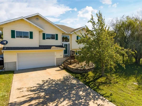 1305 Sam G Hiner Dr, Cameron, MO 64429