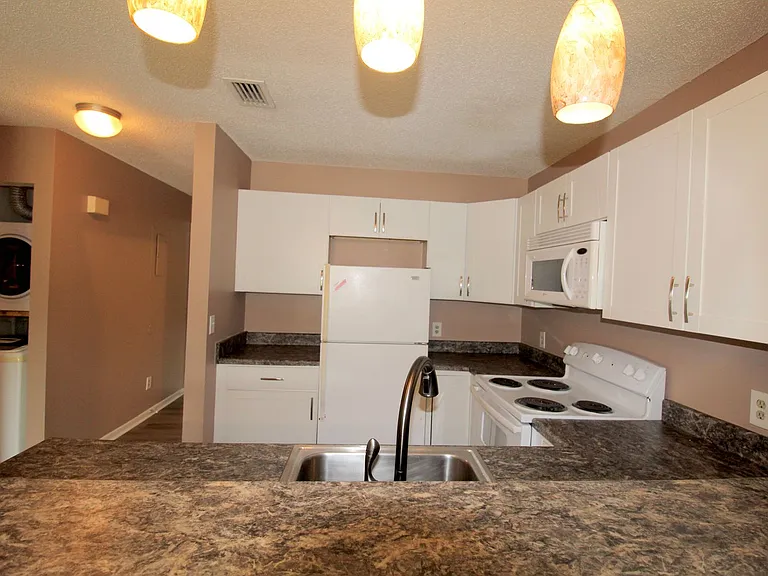 1330D Hunters Rd — Photo 6