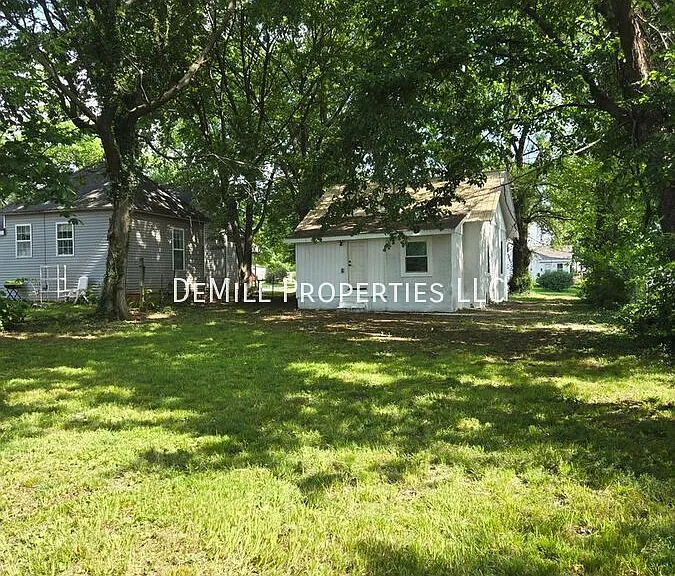 1740 W Olive St — Photo 14