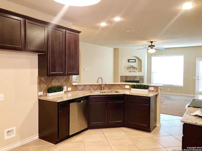 7315 Elizabeth Way — Photo 3