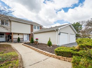 30W447 Fairway Dr, Naperville, IL