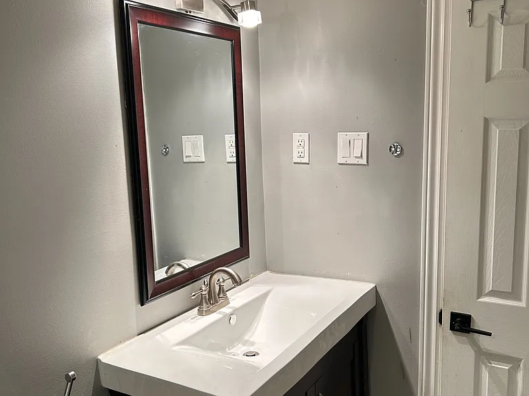 1123 Woodward Ave — Photo 9