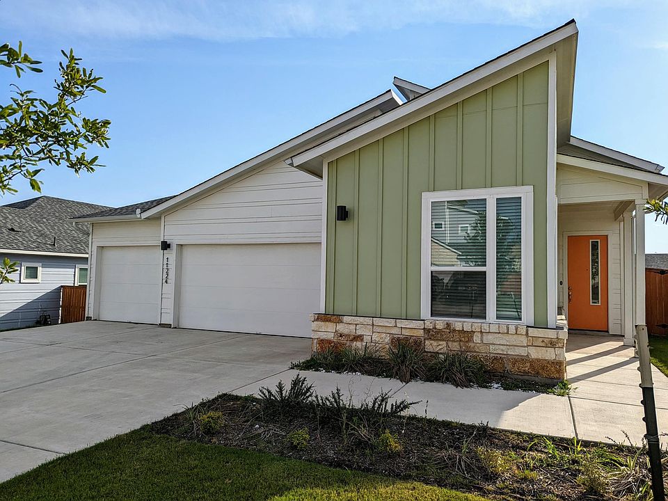 Modern & 3 Car Garage