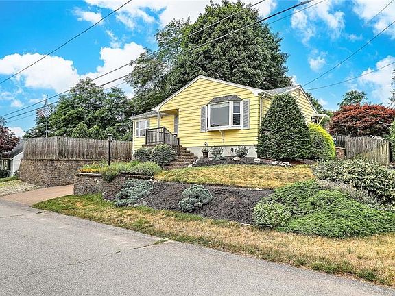 2nd image of 8 Halsey St