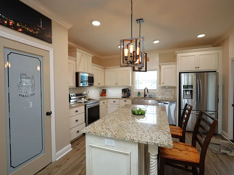 3905 Crusader Ct — Photo 4