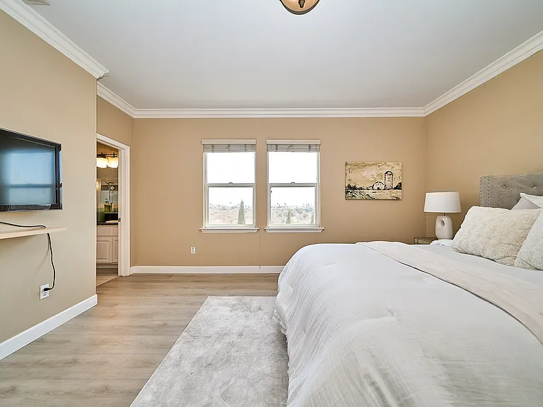 2577 Mountain Ave — Photo 34
