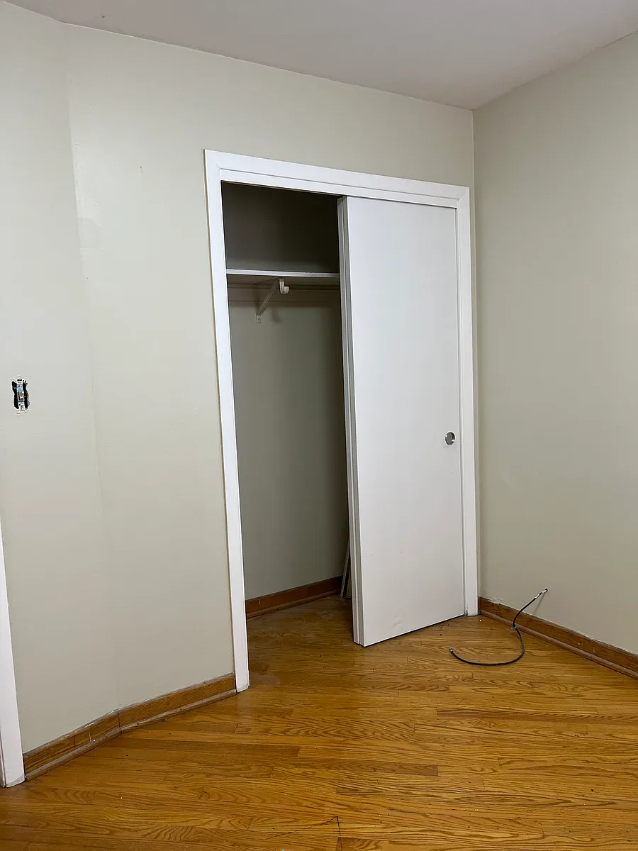 Building Photo - 3739 W Wilson Ave #1A
