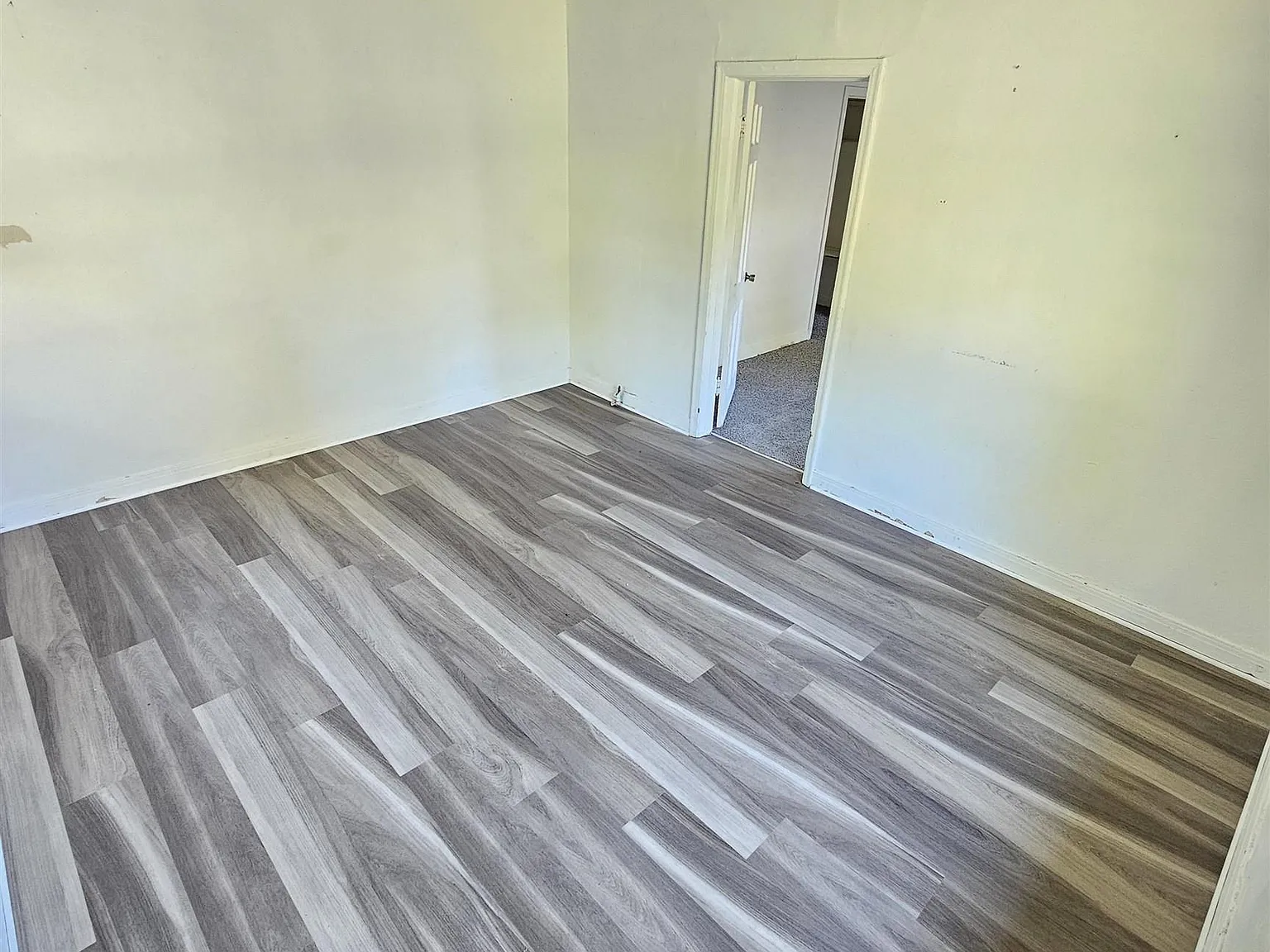 1 bed, 1.0 bath, 810 sqft, $575 — Photo 2