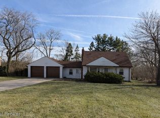 30221 Maplewood St, Garden City, MI