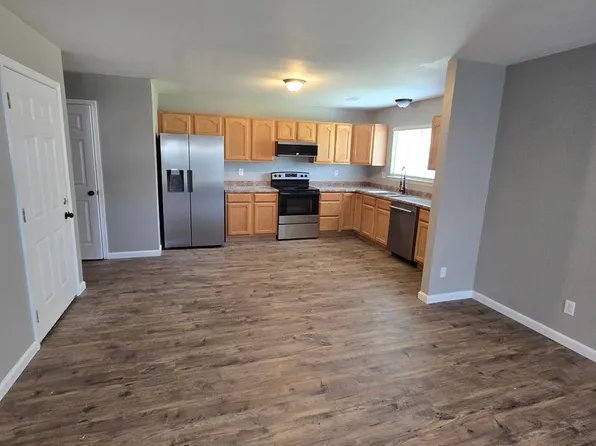 413 Shade Tree Ln, Farmington, MO 63640