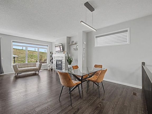 5th image of 53 N Fireside Cres