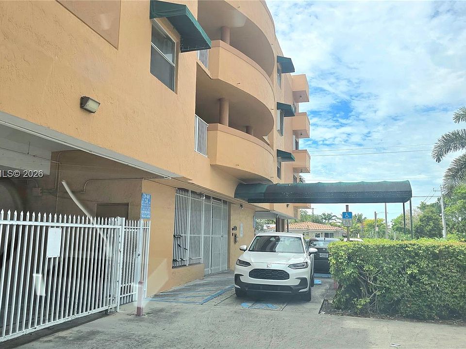 1st image of 2441 SW 31st Ave APT 207