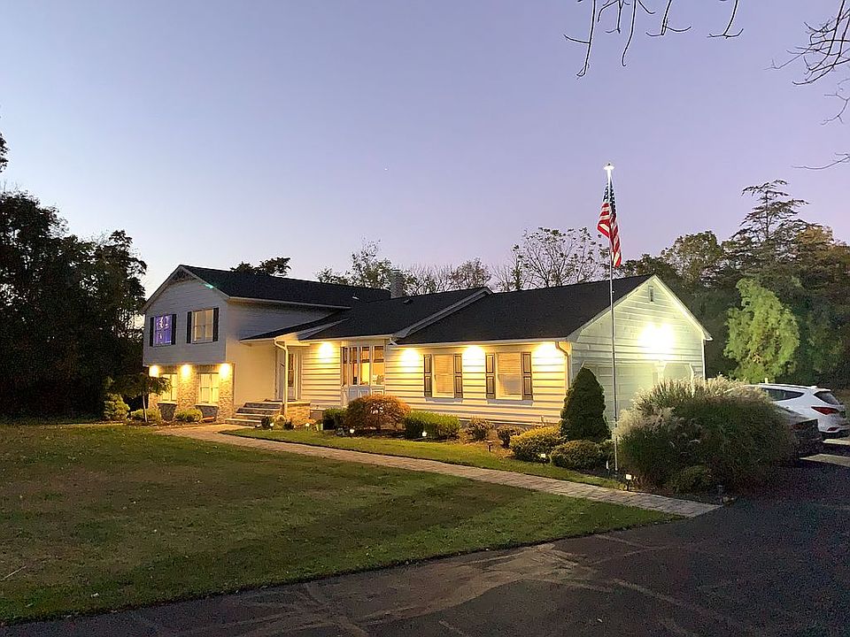 2nd image of 16 Evergreen Ct
