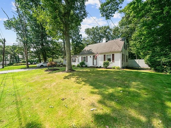4th image of 32 Anawan Rd