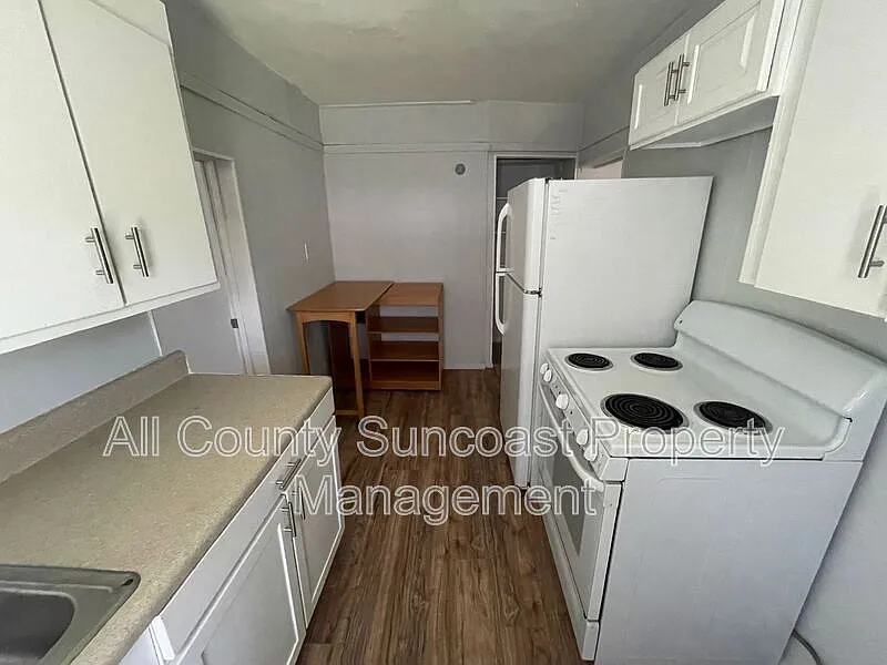 2 bed, 1.0 bath, $1,095 — Photo 4