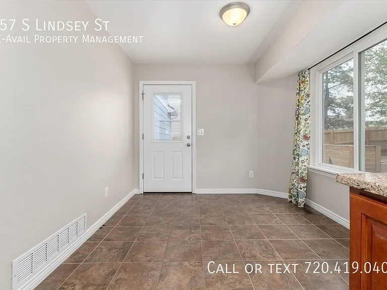 157 S Lindsey St — Photo 28