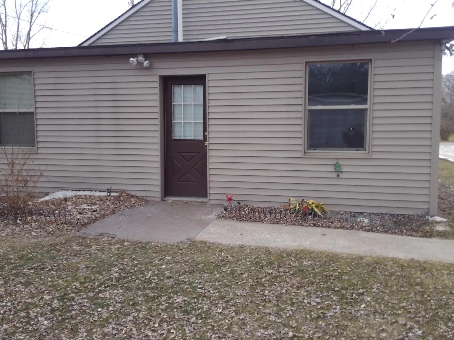 2185 Elizabeth St - B — Photo 1