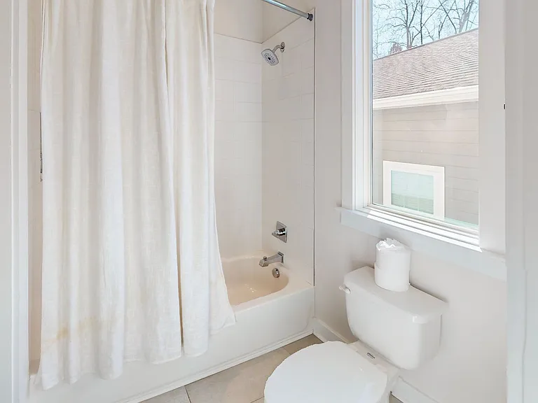 1220 Lomax Ave — Photo 40