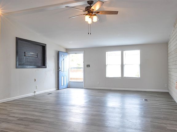3rd image of 8469 Knollwood Dr.