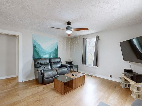 4th image of 1013 Cowan St